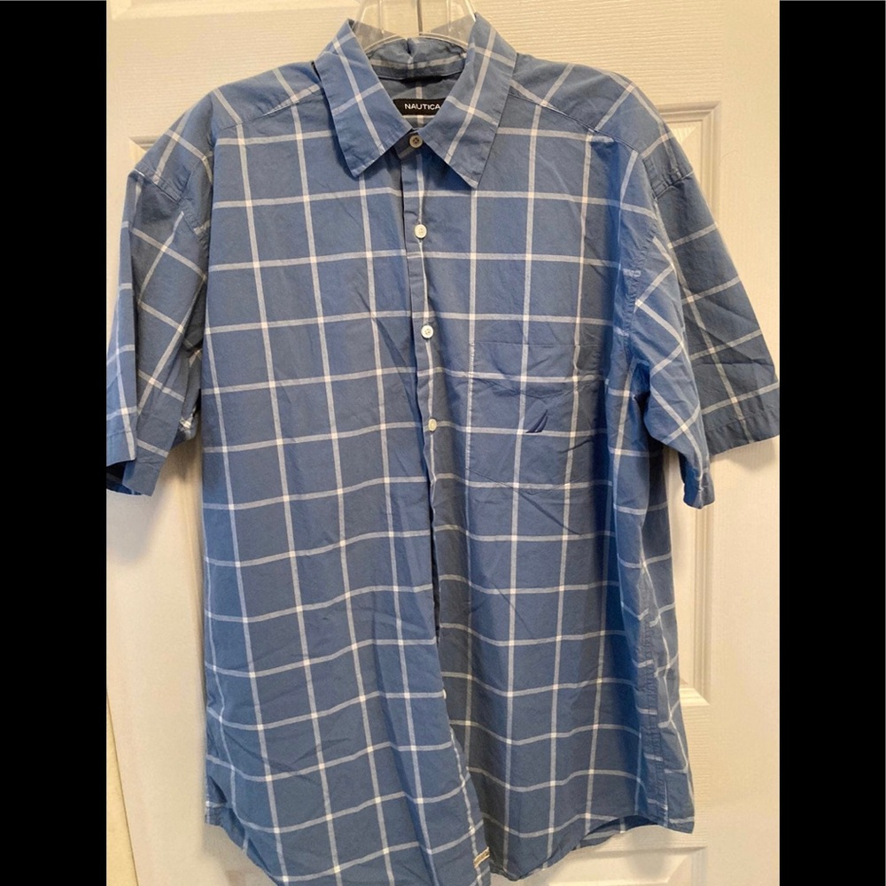 Men’s Nautica size large button down collar shirt